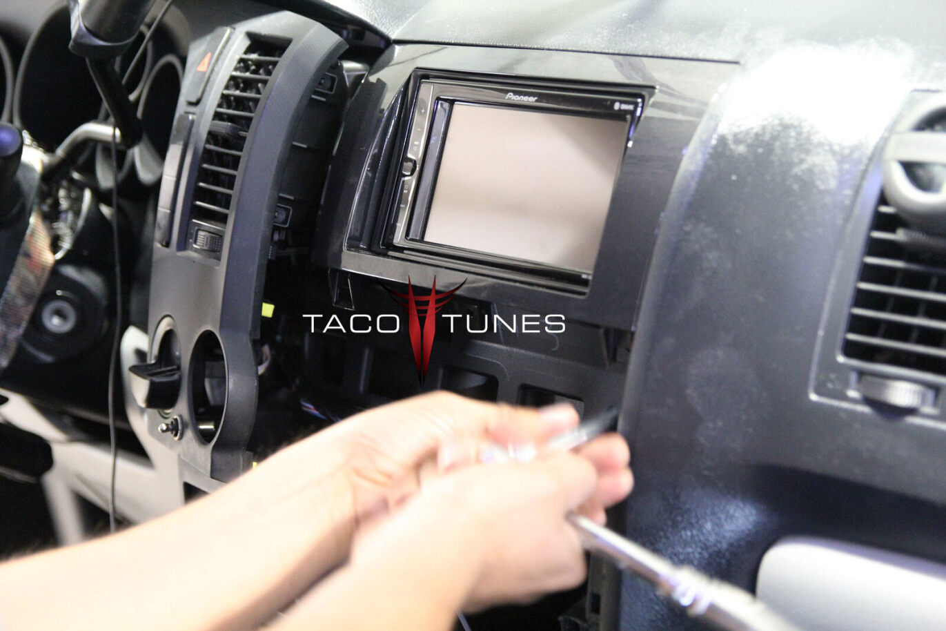 2007-2013 Toyota Tundra aftermarket stereo installation kit