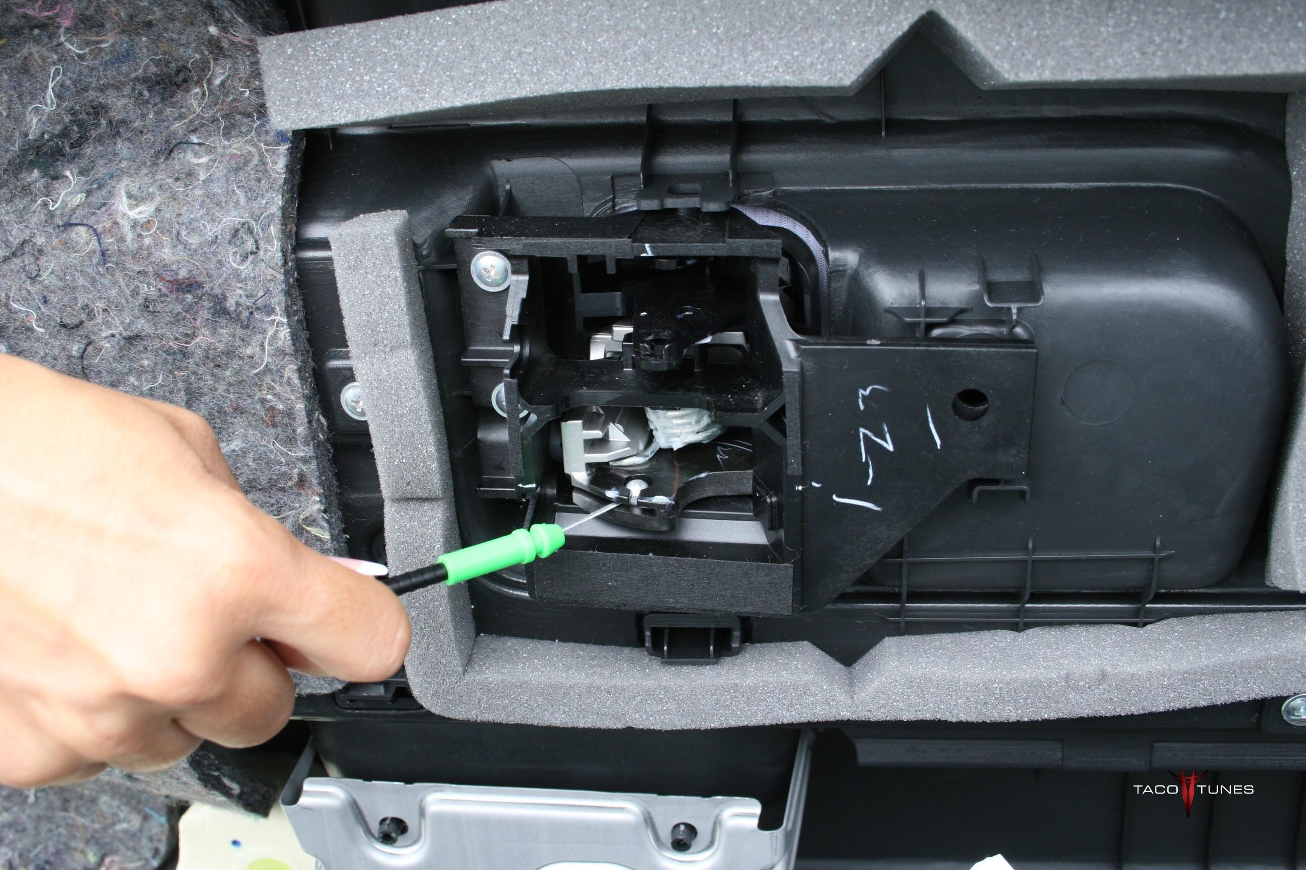 How to install speakers Toyota FJ Cruiser (23) Taco Tunes
